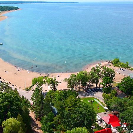 Balm Beach Resort And Motel Bagian luar foto