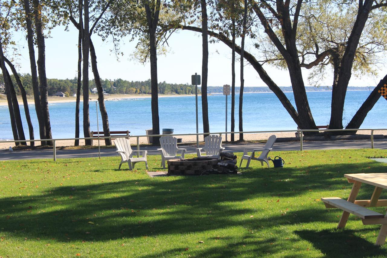 Balm Beach Resort And Motel Bagian luar foto