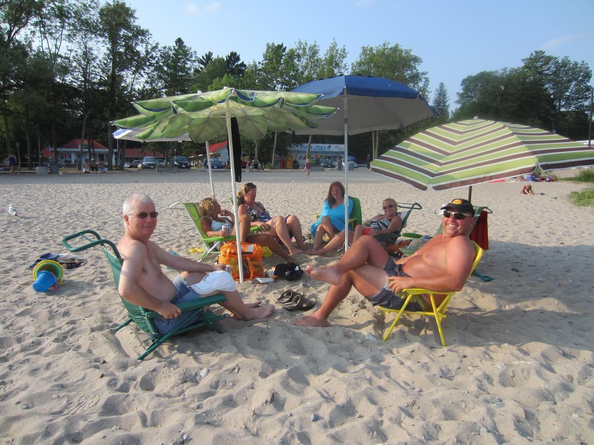 Balm Beach Resort And Motel Bagian luar foto