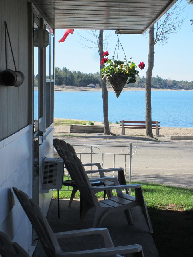 Balm Beach Resort And Motel Bagian luar foto