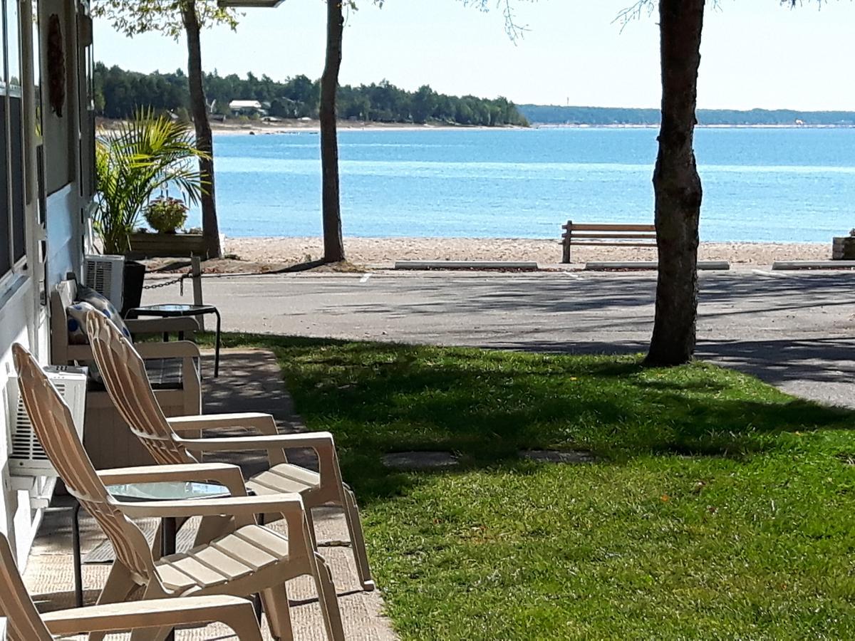 Balm Beach Resort And Motel Bagian luar foto